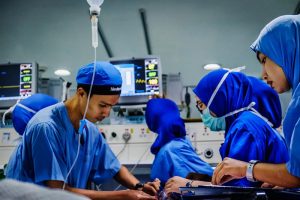 شرایط کاری کادر درمان در کشور عمان نسبت به دیگر کشورها